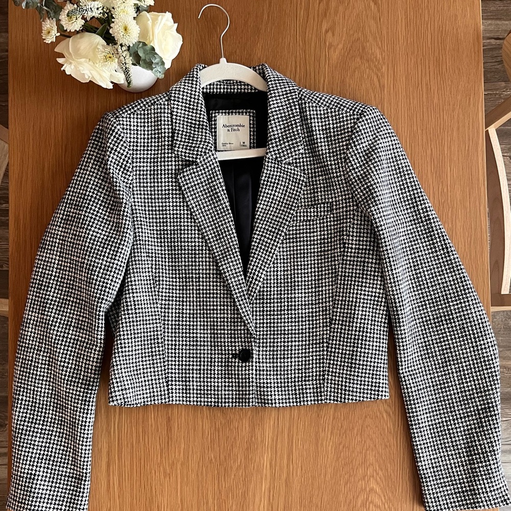 Abercrombie Cropped Tweed Blazer